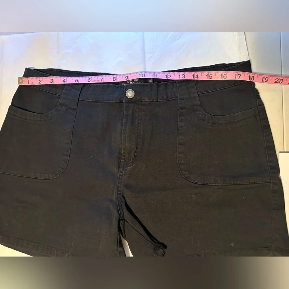 C’est Toi Black shorts size 3 XL